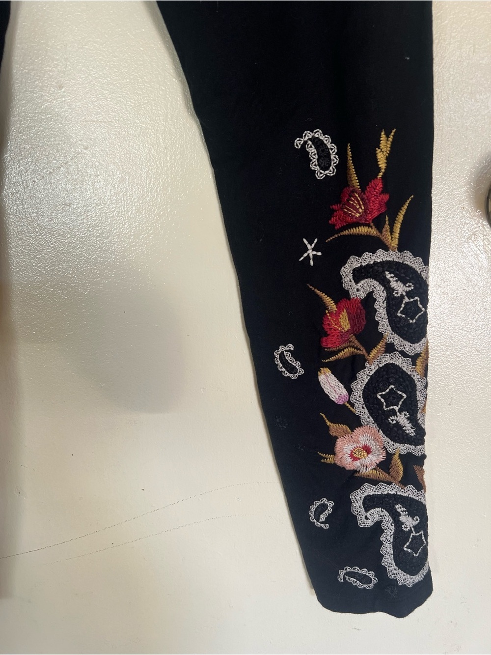Jonnhy Was Black Leggings with Embroidered Floral Accents - Picture 4 of 7